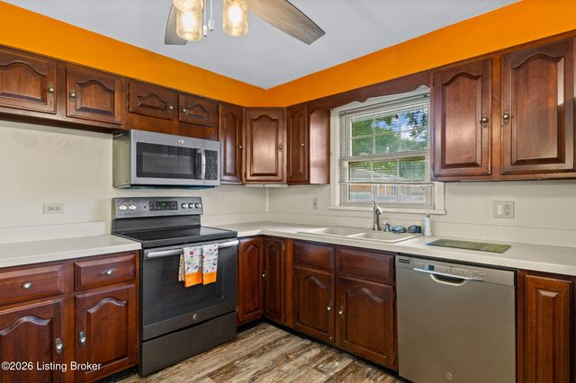 5225 Venus Dr, Louisville, KY 40258