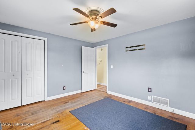 5225 Venus Dr, Louisville, KY 40258