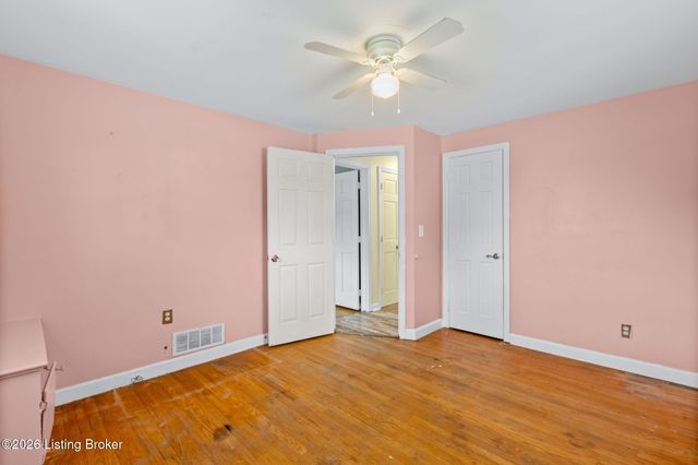 5225 Venus Dr, Louisville, KY 40258
