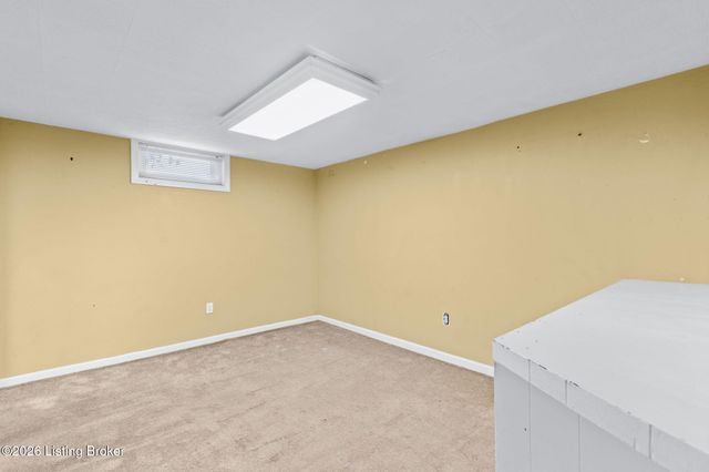 5225 Venus Dr, Louisville, KY 40258