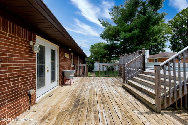 5225 Venus Dr, Louisville, KY 40258