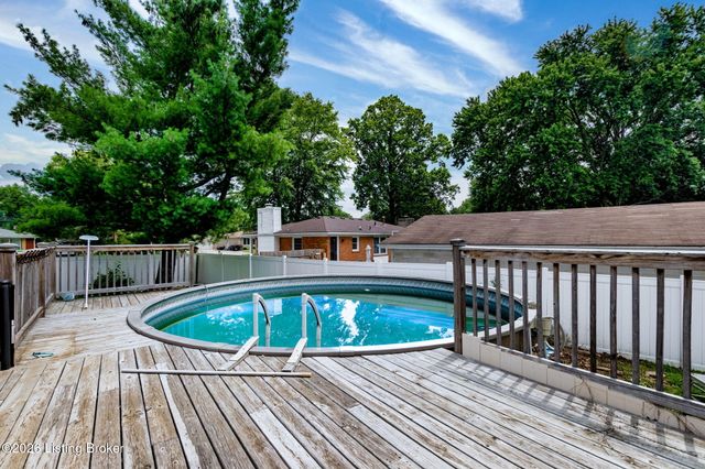 5225 Venus Dr, Louisville, KY 40258