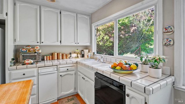 20 Carob Way, Novato, CA 94945