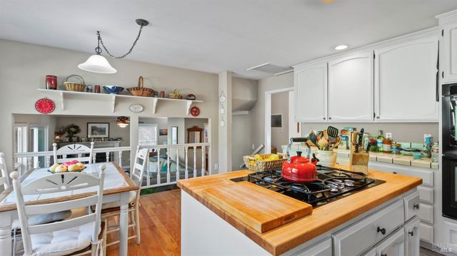 20 Carob Way, Novato, CA 94945