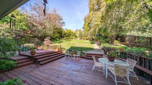 20 Carob Way, Novato, CA 94945