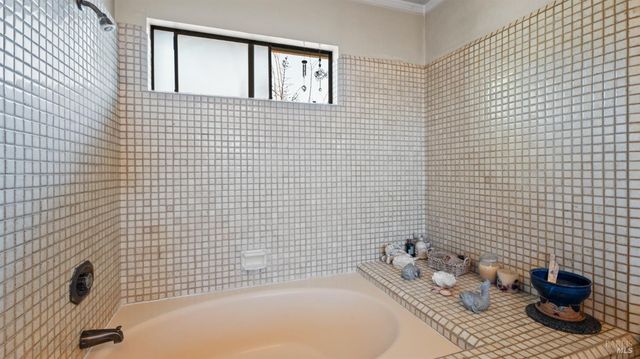 20 Carob Way, Novato, CA 94945