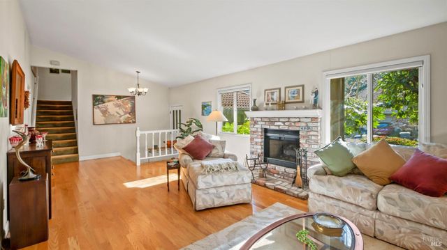 20 Carob Way, Novato, CA 94945