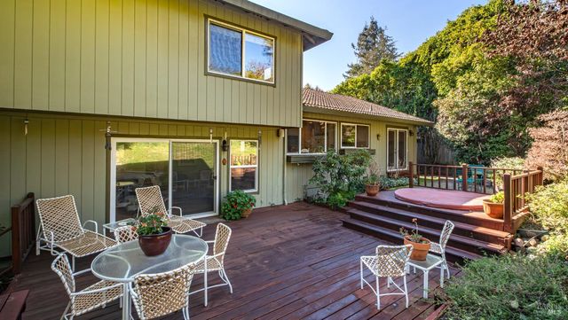 20 Carob Way, Novato, CA 94945