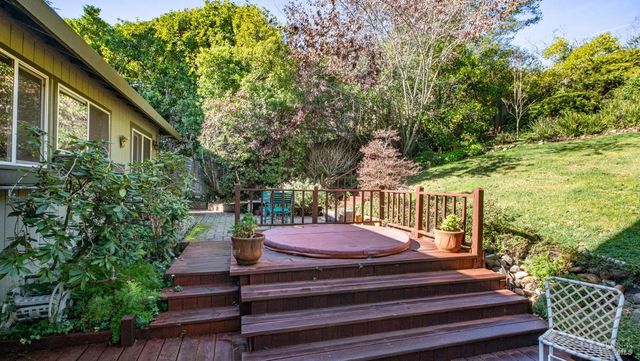 20 Carob Way, Novato, CA 94945
