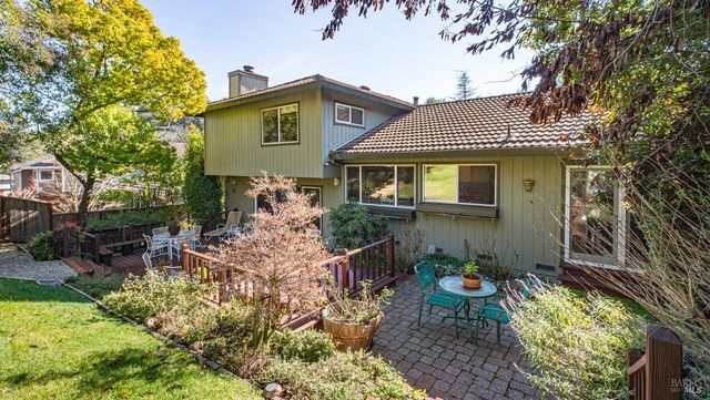 20 Carob Way, Novato, CA 94945