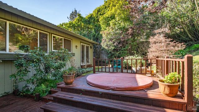 20 Carob Way, Novato, CA 94945