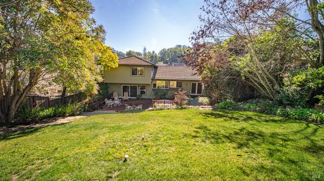 20 Carob Way, Novato, CA 94945