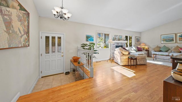 20 Carob Way, Novato, CA 94945