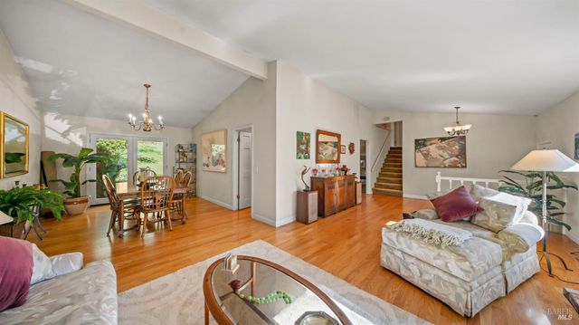 20 Carob Way, Novato, CA 94945