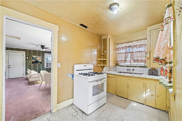 1542 E 83rd, Los Angeles, CA 90001