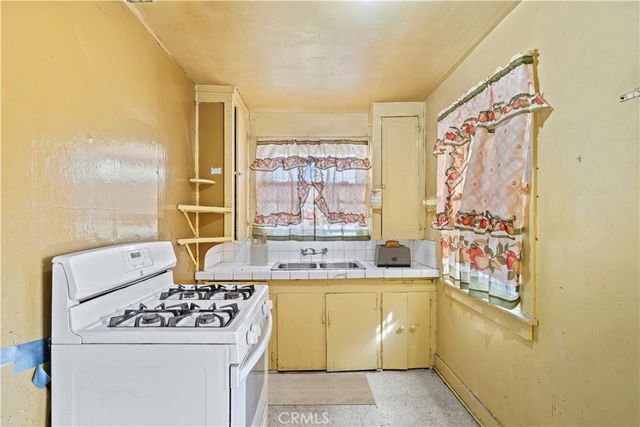 1542 E 83rd, Los Angeles, CA 90001