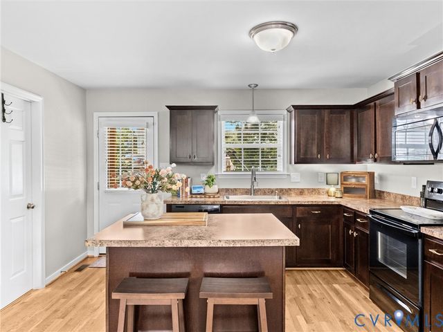 11210 Hill Ridge Ct, Ashland, VA 23005