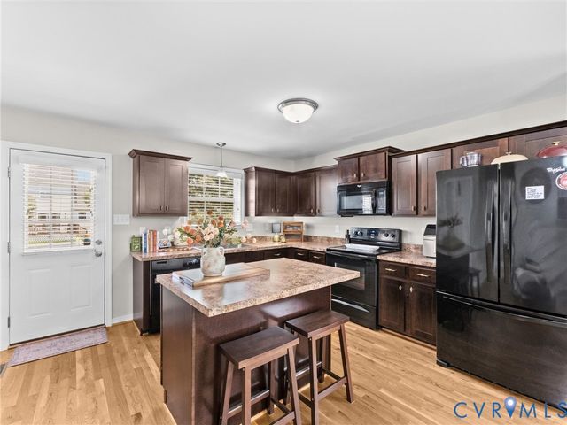 11210 Hill Ridge Ct, Ashland, VA 23005