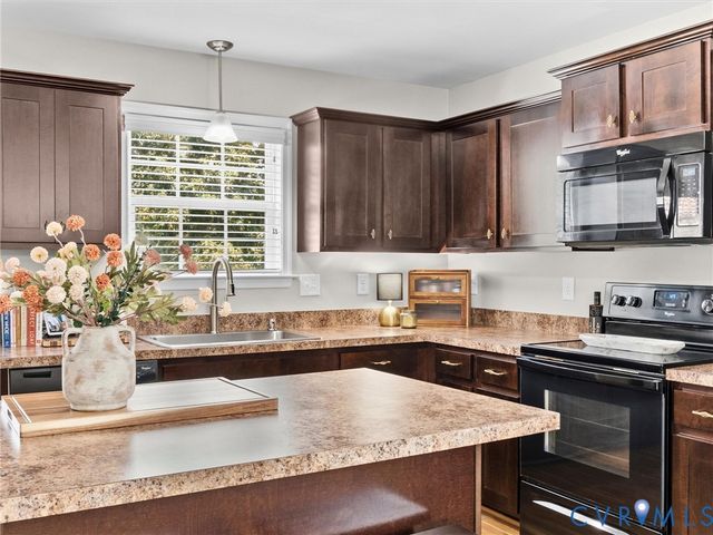 11210 Hill Ridge Ct, Ashland, VA 23005