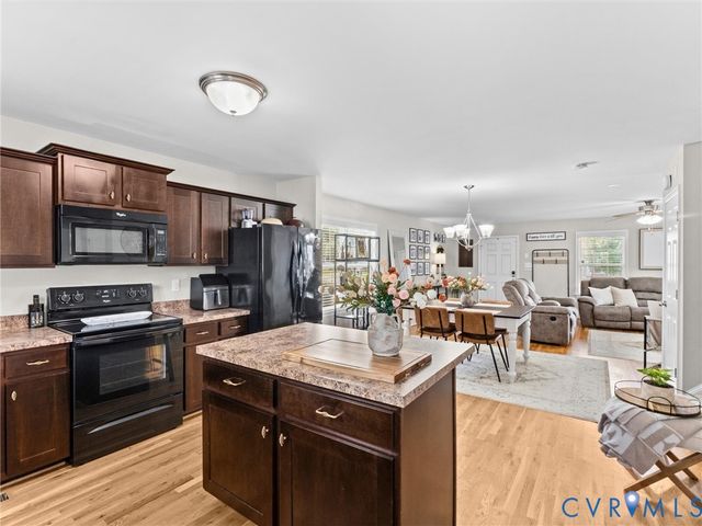 11210 Hill Ridge Ct, Ashland, VA 23005