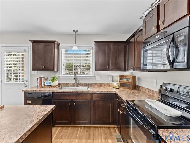 11210 Hill Ridge Ct, Ashland, VA 23005