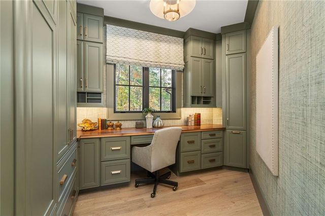 6091 GC Crow Road, Flowery Branch, GA 30542