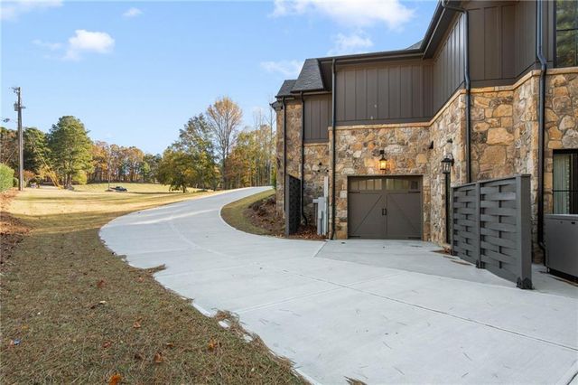 6091 GC Crow Road, Flowery Branch, GA 30542