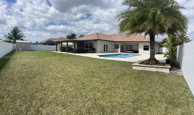 16344 SW 275th Ter, Homestead, FL 33031