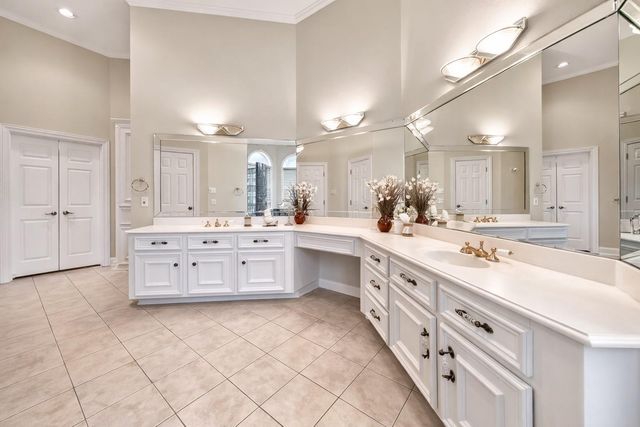 46 Pebble Cove Drive, The Woodlands, TX 77381