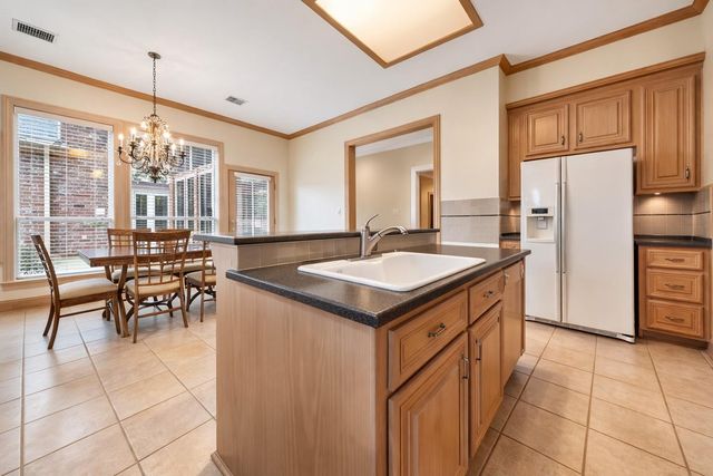 46 Pebble Cove Drive, The Woodlands, TX 77381