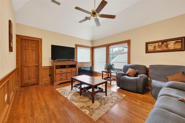 46 Pebble Cove Drive, The Woodlands, TX 77381