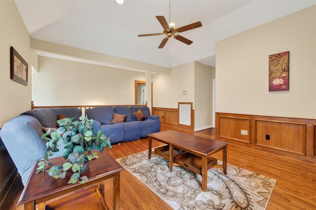 46 Pebble Cove Drive, The Woodlands, TX 77381