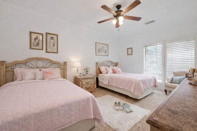 46 Pebble Cove Drive, The Woodlands, TX 77381