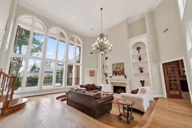 46 Pebble Cove Drive, The Woodlands, TX 77381