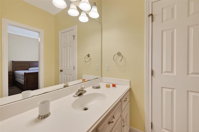 46 Pebble Cove Drive, The Woodlands, TX 77381