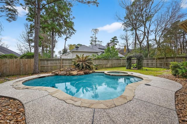 46 Pebble Cove Drive, The Woodlands, TX 77381