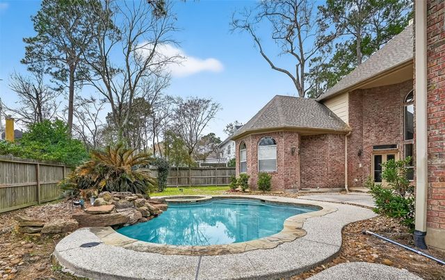 46 Pebble Cove Drive, The Woodlands, TX 77381