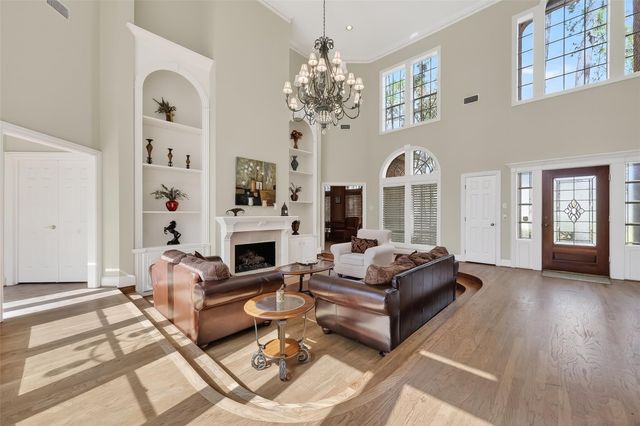 46 Pebble Cove Drive, The Woodlands, TX 77381