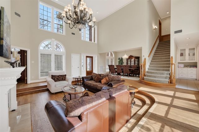 46 Pebble Cove Drive, The Woodlands, TX 77381