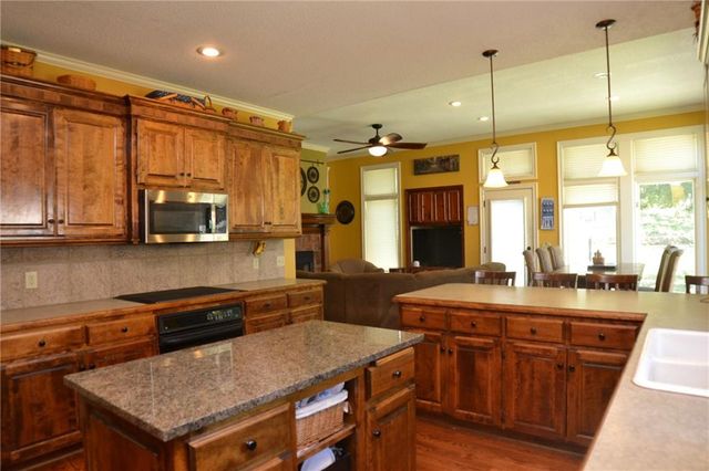 6328 N Spruce Avenue, Kansas City, MO 64119