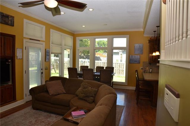 6328 N Spruce Avenue, Kansas City, MO 64119