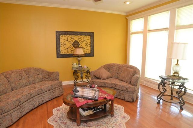 6328 N Spruce Avenue, Kansas City, MO 64119