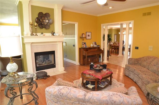 6328 N Spruce Avenue, Kansas City, MO 64119