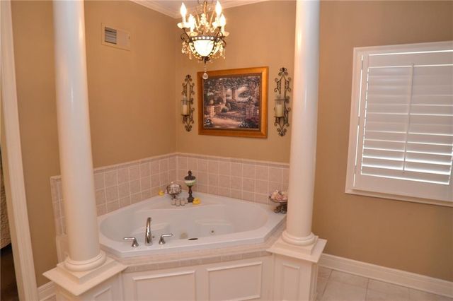 6328 N Spruce Avenue, Kansas City, MO 64119