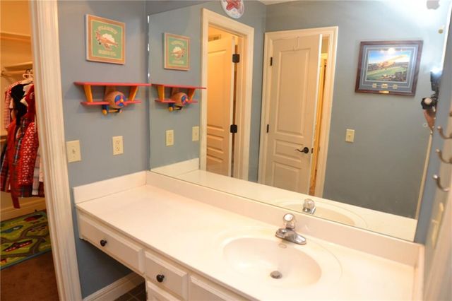 6328 N Spruce Avenue, Kansas City, MO 64119