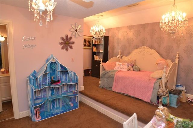 6328 N Spruce Avenue, Kansas City, MO 64119