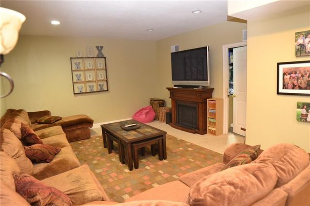 6328 N Spruce Avenue, Kansas City, MO 64119