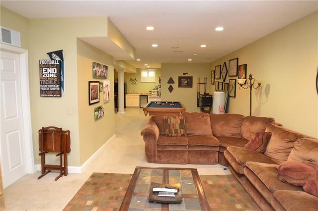 6328 N Spruce Avenue, Kansas City, MO 64119