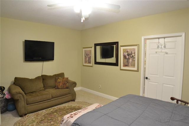 6328 N Spruce Avenue, Kansas City, MO 64119