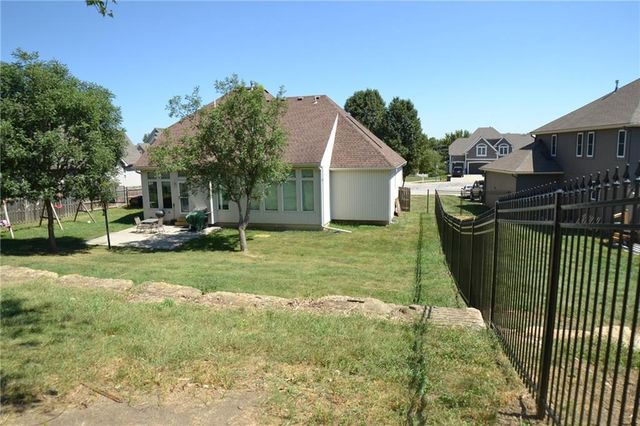 6328 N Spruce Avenue, Kansas City, MO 64119